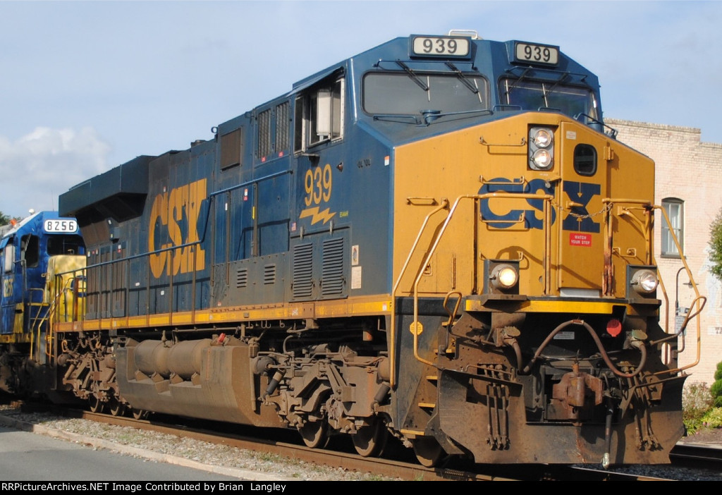 939